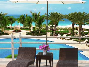 Rattan Lounge Chair – Elegant Balcony & Sun Bath