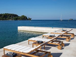 Nordic Outdoor Teak Lying Bed – Stylish Poolside Comfort